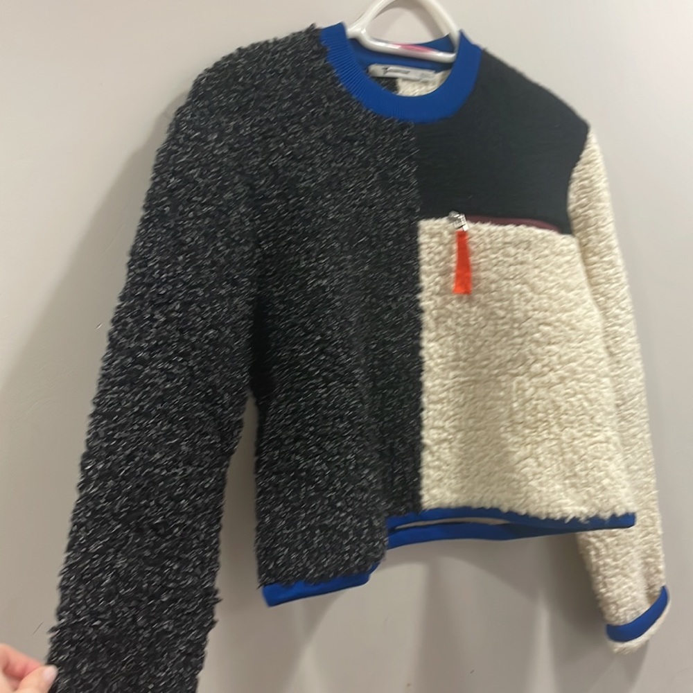 Alexander Wang cropped Sherpa sweater. Zipper detail. Size XS.